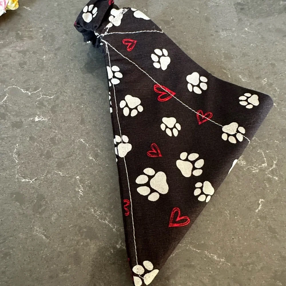 Handcrafted dog bandanna in Sm. Measures 13 to 15 inches around.